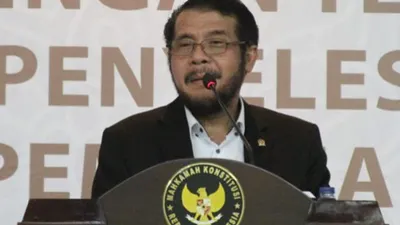 Ketua MK Anwar Usman. Jimly Asshiddiqie menduga Anwar Usman berbohong saat dimintai keterangan perihal rapat sebelum adanya putusan usia capres dan cawapres.