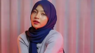 Viral Video TikTok Oklin Fia Jilat Es Krim Sambil Jongkok Bikin Publik geram, Bisa Dipenjara?