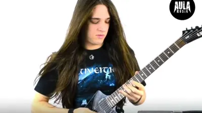 Ilustrasi Pria yang Jago Main Gitar