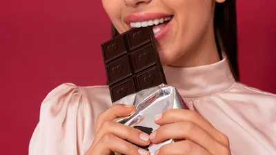 7 Hal Unik Ini Bisa Bikin Kamu Awet Muda Lho, Salah Satunya Makan Dark Coklat