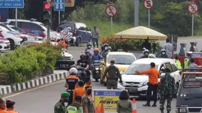 Polres Bogor juga akan menempatkan personel di sepanjang jalur wisata Puncak untuk mengatur lalu lintas dan memberikan pengamanan.