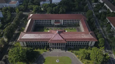 Top 10 Universitas dengan Lulusan Anti Nganggur dan Sat-set Dapat Pekerjaan Mapan, Yakin Nggak Mau Daftar?