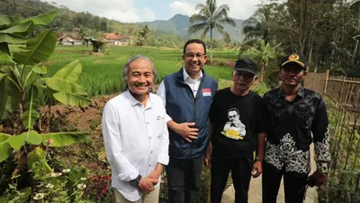 Anies Baswedan merasakan nostalgia saat berkunjung ke Desa Kracak tempat KKN dulu di Banyumas, Jawa Tengah.