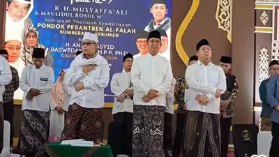 Anies Baswedan Kunjungi Pesantren Tertua di Kebumen Jawa Tengah, Pas Banget Hari Batik Nasional