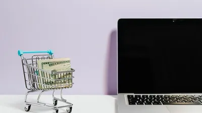 Predatory pricing adalah strategi di mana penjual menjual produk dengan harga sangat rendah untuk mengeluarkan pesaing dari pasar.