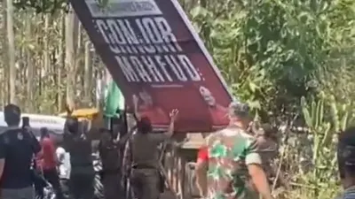 Satpol PP Copot Baliho Ganjar-Mahfud MD Di Bali, PDIP Meradang: Jangan Ganggu Banteng Tidur!