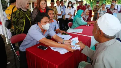 Para KPM yang memiliki KTP dan KK di kategori ini sebentar lagi akan mendapatkan 3 bansos tambahan sekaligus di awal Ramadhan 2024.