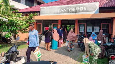 Ilustrasi Penyaluran Bantuan Sosial di PT Pos Indonesia