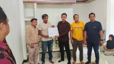 Baru-baru ini tengah viral video ajudan Bupati Kutai Barat FX Yapan yang menendang sopir truk Crude Palm Oil (CPO).