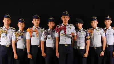 Sekolah kedinasan.