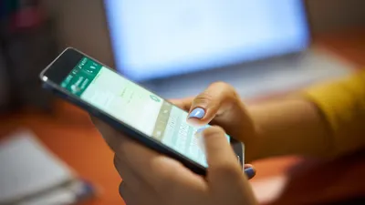 Ilustrasi secreenshot panjang di WhatsApp