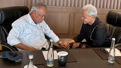 Foto Ekspresi Pak Bas Saat Bertemu Ganjar Pranowo Viral, Netizen X Doakan Dia Semoga Tegar dan Kuat (Twitter @kiki_daliyo) 