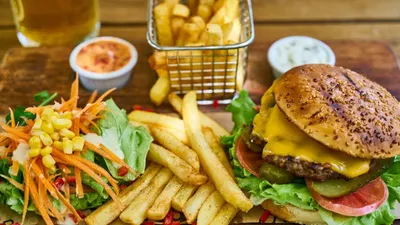 Di balik makanan yang murah dan enak tersebut ada fakta lain yang dapat mempengaruhi kesehatan kita. Di antaranya sebagai berikut.