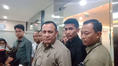 Firli Bahuri masih mendapatkan fasilitas pengawalan atau bodyguard meski statusnya tengah jadi tersangka.