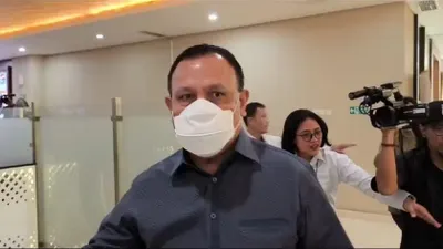 Polda Metro Jaya akhirnya menyerahkan berkas perkara kasus dugaan pemerasan Syahrul Yasin Limpo oleh Firli Bahuri.