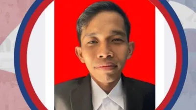 Dede Sunandar merambah ke dunia politik dengan mencalonkan diri sebagai anggota Dewan Perwakilan Rakyat Daerah (DPRD) Kabupaten/Kota.