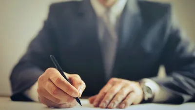 Fresh graduate tak perlu bingung, karena pada artikel ini akan menyediakan link download gratis berupa contoh surat lamaran pekerjaan.