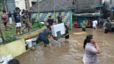 Bandung Estetik Setelah Hujan? Yang Ada Banjir dan Macet! (Twitter @0tk0il)
