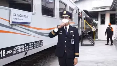 Ilustrasi terhindar dari mual saat berpergian dengan kereta api.
