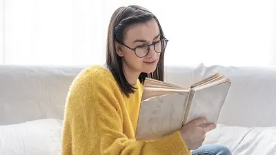 Illustrasi. Cara Ungkap Kepribadian Berdasarkan Gaya Membaca Buku, Kamu Tipe yang Mana Nih?