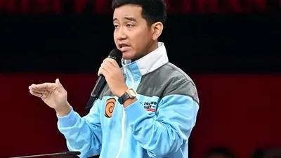 Sikap yang ditunjukkan oleh Gibran Rakabuming Raka disoroti banyak pihak, termasuk budayawan sekaligus politisi Eros Djarot.