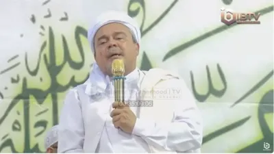 Syarifah Fadhlun binti Fadhil bin Yahya, istri dari tokoh agama terkemuka, Habib Rizieq Syihab, pada Sabtu, 16 Desember 2023.