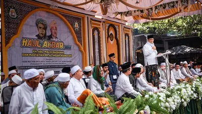 Hadiri Haul Akbar,&nbsp;Anies Baswedan Sebut Keberhasilannya Pimpin Jakarta Berkat&nbsp;Peran Ulama&nbsp;Madura