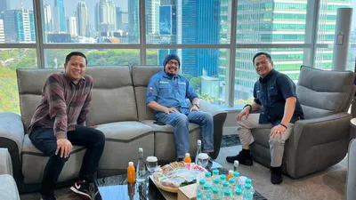 PNM menghadirkan Andi F. Noya (Kick Andy) sebagai narasumber yang membagikan pesan penting untuk para Ibu-Ibu Nasabah PNM di seluruh Indonesia.