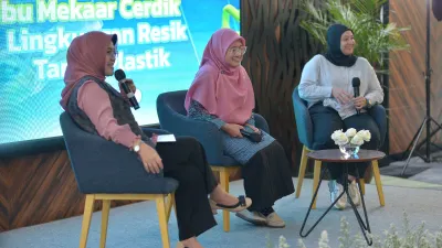 PT Permodalan Nasional MADANI (PNM) gelar edukasi menarik kepada ibu-ibu nasabah PNM Mekaar dengan menghadirkan narasumber tokoh lingkungan perempuan yang berhasil menciptakan sirkulasi sampah plastic yang baik di sekitar lingkungannya.
