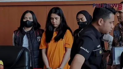 Nama Ghisca Debora kini menjadi perbincangan hangat di tengah publik lantaran telah melakukan aksi penipuan penjualan tiket Coldplay.