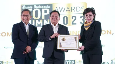 Direktur Utama PT Permodalan Nasional Madani (PNM) Arief Mulyadi meraih penghargaan The Best CEO: Excellent In Sustainable Business Growth dalam gelaran TOP BUMN Awards 2023.
