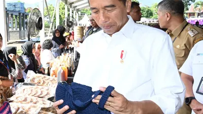 Silaturahmi Presiden Joko Widodo (Jokowi) bersama nasabah program Membina Ekonomi Keluarga Sejahtera (Mekaar) binaan Permodalan Nasional Madani (PNM) menjadi momen tak terlupakan bagi 5.000 nasabah Mekaar Wonogiri.