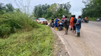 Puluhan warga Benuang, Kecamatan Talang Ubi, Kabupaten PALI, Provinsi Sumatera Selatan melarang pihak Pertamina Adera untuk membersihkan bekas ceceran minyak mentah yang keluar dari pipa milik perusahaan plat merah tersebut yang bocor.