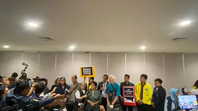 Ratusan Guru Besar dan Akademisi Universitas Se Jabodetabek berikan pernyataan sikapnya di Kampus Universitas Indonesia Salemba, Jakarta Pusat, Kamis 14 Maret 2024