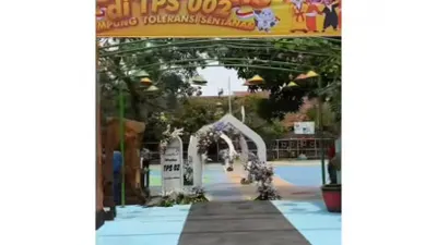 TPS dengan Dekor Pernikahan