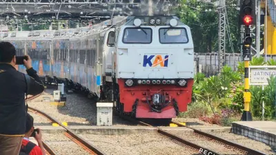 MANTAP! Lulusan Kampus Ini Bisa Dapat Diskon Tiket Kereta Api, Wah Kampusmu Termasuk Tidak?