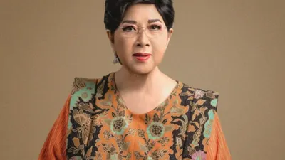 Selain dikenal sebagai sosok artis multitalenta, Titiek Puspa juga dikenal sebagai artis senior wanita yang awet muda dan panjang umur.