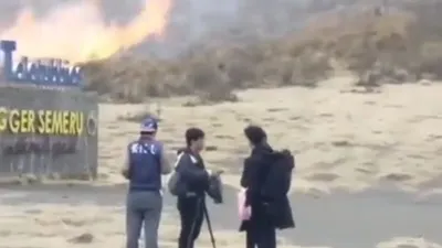 Tangkap layar terduga oknum fotografer yang menyalakan flare penyebab kebakaran Bukit Teletubbies Bromo Tengger Semeru.