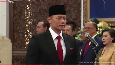 Berdasarkan tayangan langsung dari YouTube Sekretariat Presiden, AHY dilantik sebagai Menteri ATR/Kepala BPN oleh Presiden Jokowi.