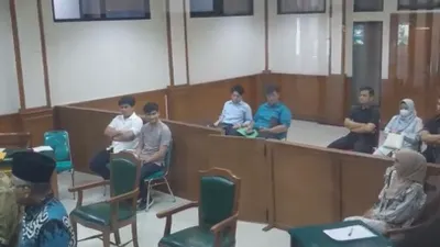 Ria Ricis dan Teuku Ryan hadir dalam sidang perceraian yang digelar di Pengadilan Agama Jakarta Selatan, Senin, 1 April 2024.