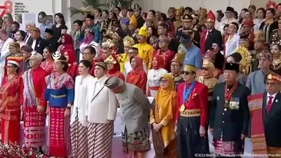 Menteri BUMN, Erick Thohir menanggapi dengan senyum riang soal tingkah lucu Menteri PUPR Basuki Hadimuljono atau yang akrab disapa Pak Bas.