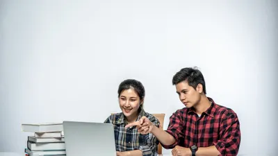 Ziprecruiter melakukan survei terhadap 1500 lulusan Universitas untuk mengetahui seberapa tingkap penyesalan dalam memilih jurusan kuliah.