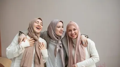 Bikin Cerah! Cek Deretan Warna Hijab yang Netral Cocok untuk Semua Jenis Warna Kulit, Tampil Kekinian di Lebaran 2024