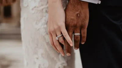 Ilustrasi cincin di jari