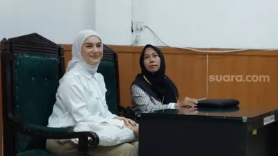 Irish Bella Hadiri Sidang Perceraiannya dengan Ammar Zoni untuk yang Pertama Kali (Suara)