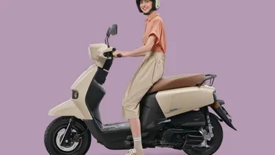 Jadi Idola! Suzuki Luncurkan Skutik Baru Bergaya Neo Retro Seharga Rp20 Jutaan Aja