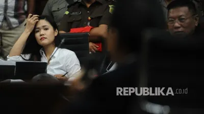 Salah satu kuasa hukum Jessica Wongso, Hidayat Bustom kembali menyinggung soal pegawai Kafe Olivier.