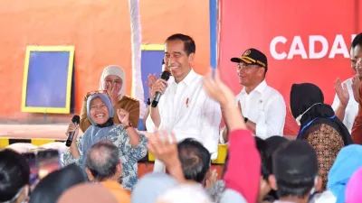 Pencairan BLT El Nino 2023 dimulai dengan disalurkannya dana tersebut oleh Presiden Joko Widodo (Jokowi) di Pekalongan dan Kota Malang.