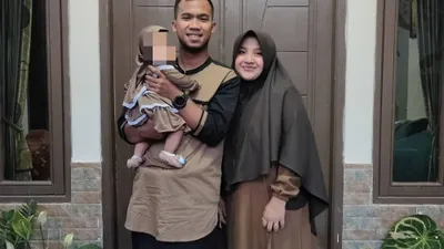 Julian Dwi Setiono dikaruniai seorang anak perempuan bernama Ayasha Halwa Zafirah yang usianya baru genap 3 tahun.