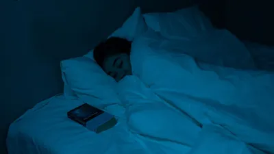 5 Kebiasaan yang Harus Kamu Mulai Ketika Usia Muda, dari Membaca Buku hingga Tidak Bermain HP sebelum Tidur